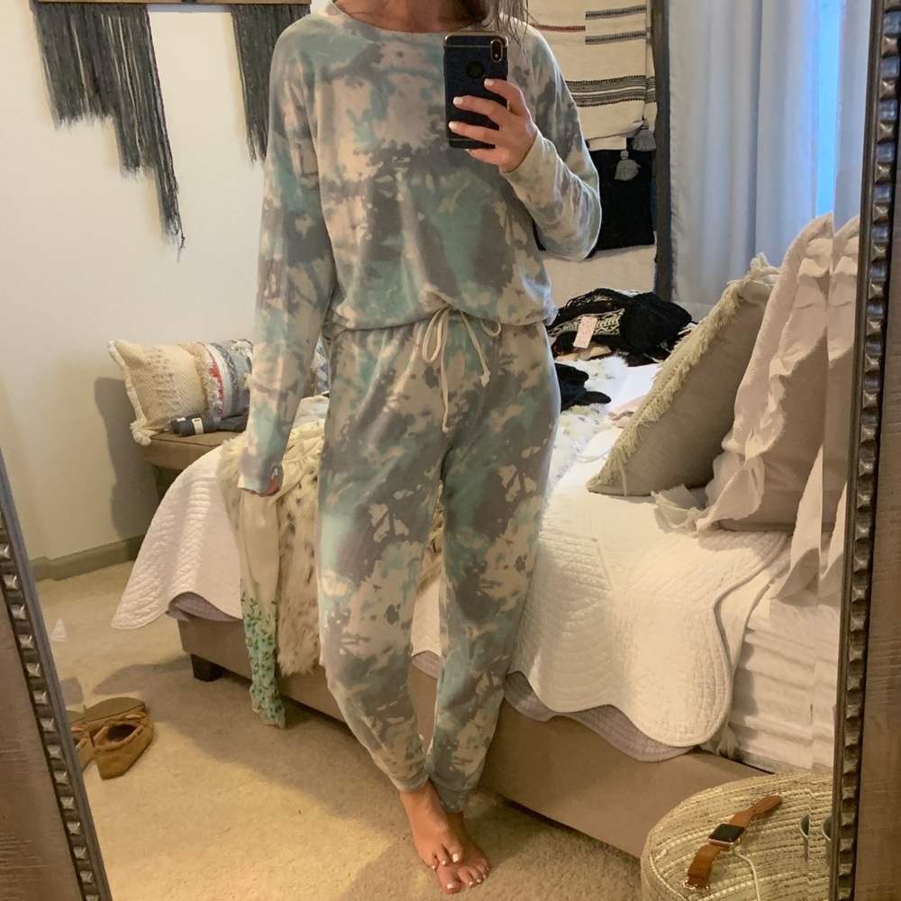 Vici Dolls tie dye set